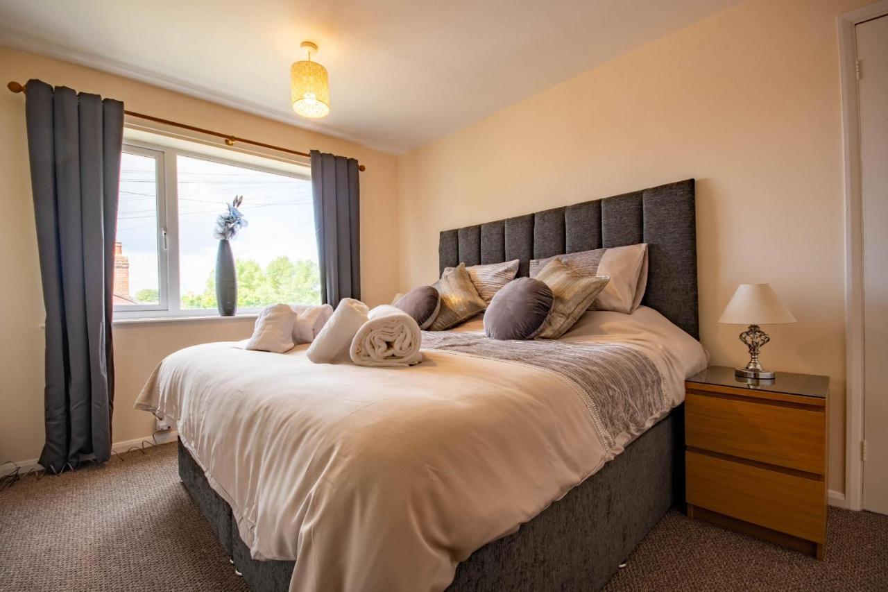 3 Bedroom House with Garden Conservatory in Centre of Worcester — 4-Star Luxury Hotel in Worcester, United Kingdom