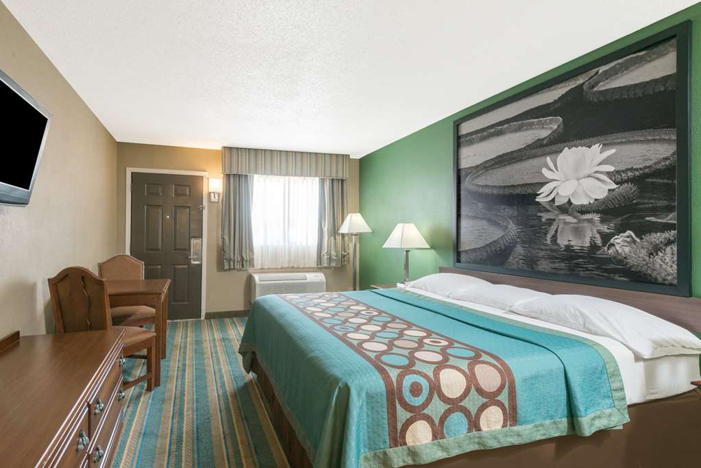 Super 8 by Wyndham Greencastle - photo 11