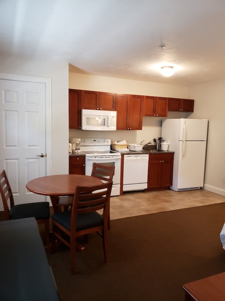 Crescent Suites Hotel - photo 11