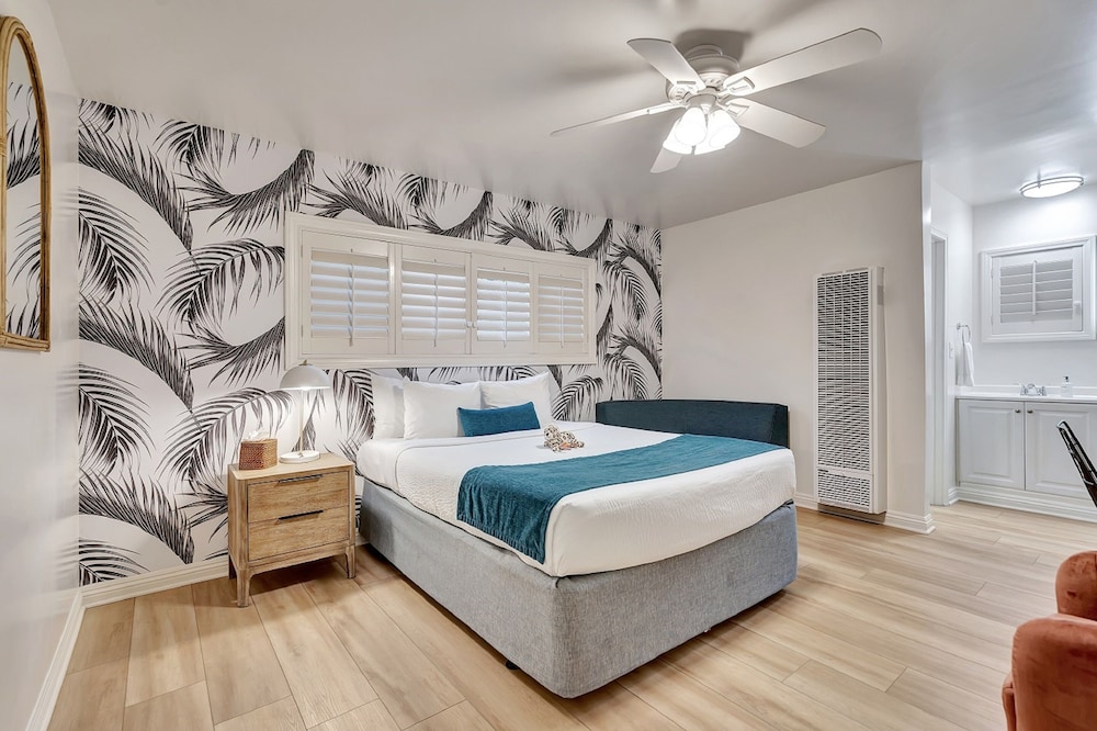 Santa Monica Hotel - photo 8