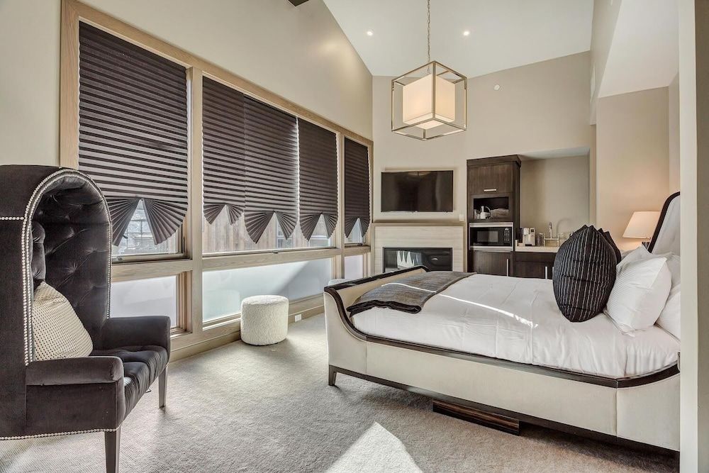 Resort Room Hotel Room by RedAwning - photo 8