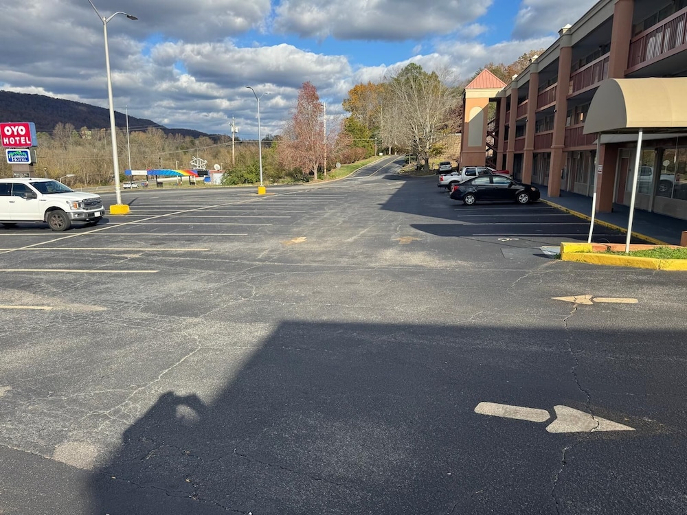 OYO Hotel Harriman near I 40 - photo 42