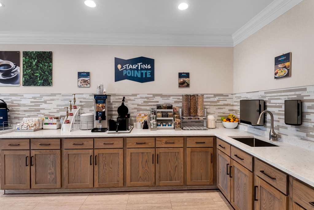 Clarion Pointe Mattoon Near University - photo 36