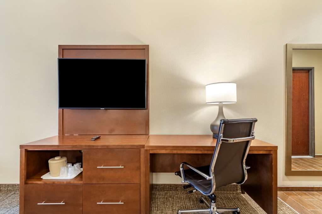 Comfort Suites San Antonio Ft. Sam Houston SAMMC Area - photo 10