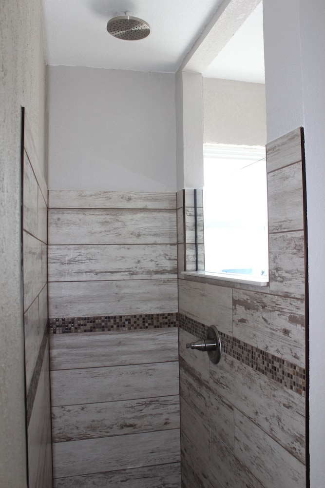 Shoreline Suites & Cabana Cottages - photo 92