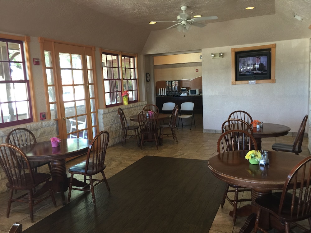 Texas Hill Country Hotel By Holiday Creek - photo 21