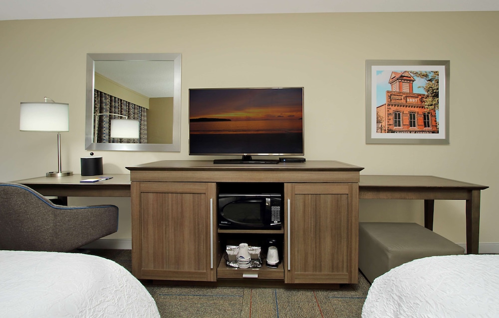 Hampton Inn Madison - photo 7