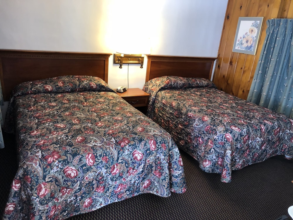 Sun 'N Snow Hotel - photo 37