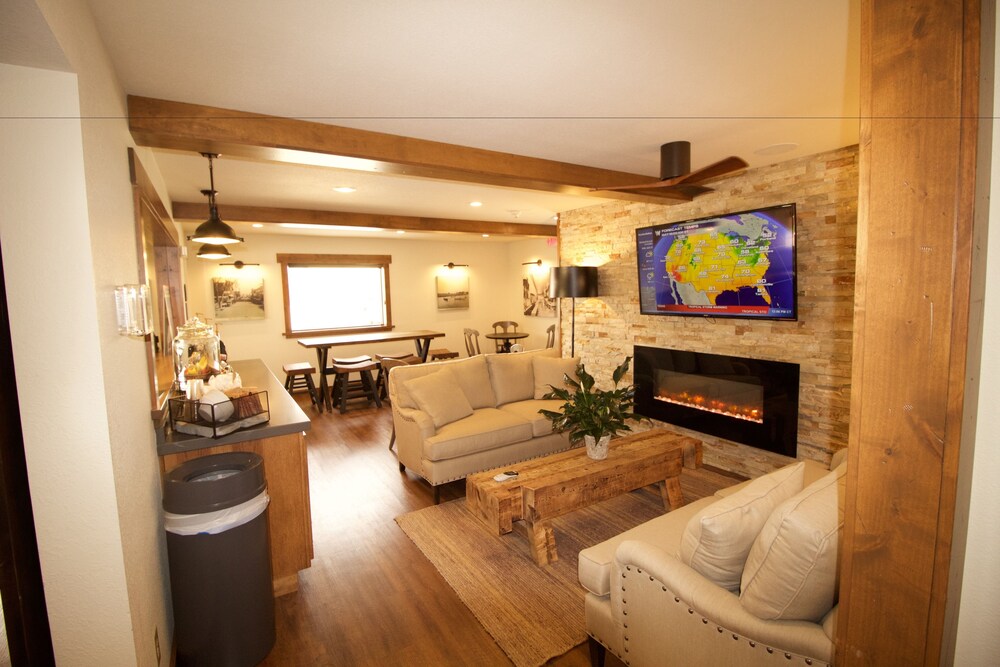 Boarders Inn & Suites by Cobblestone Hotels Syracuse - photo 30