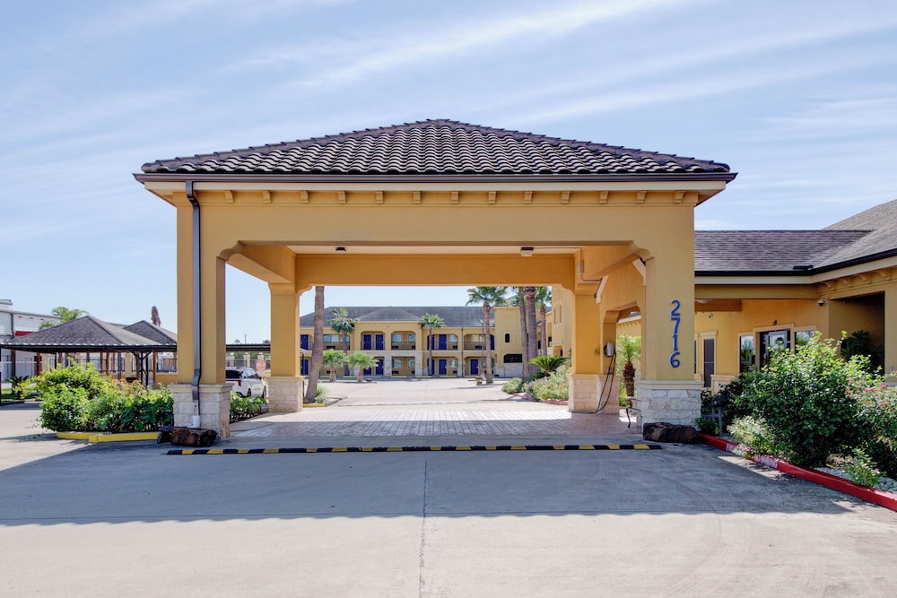 Weslaco Inn by Capital O Near Mercedes — hotel in Weslaco