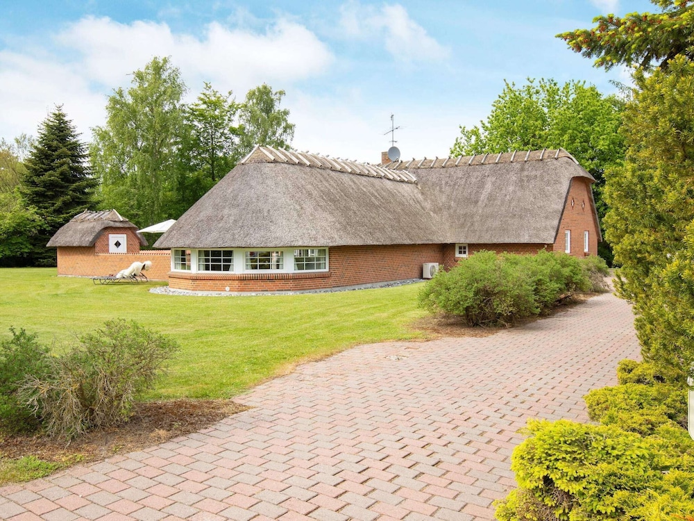 12 person holiday home in Væggerløse — 4-Star Luxury Hotel in Nykobing Falster, Denmark