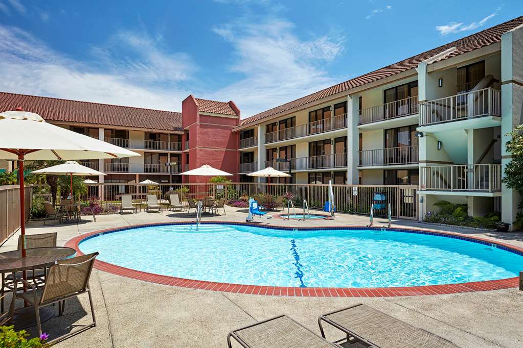 La Quinta Inn & Suites by Wyndham Thousand Oaks Newbury Park - photo 11