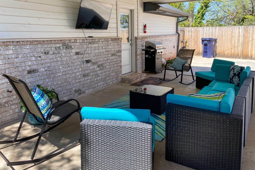Modern OKC Retreat: Half mile to Plaza District - photo 12
