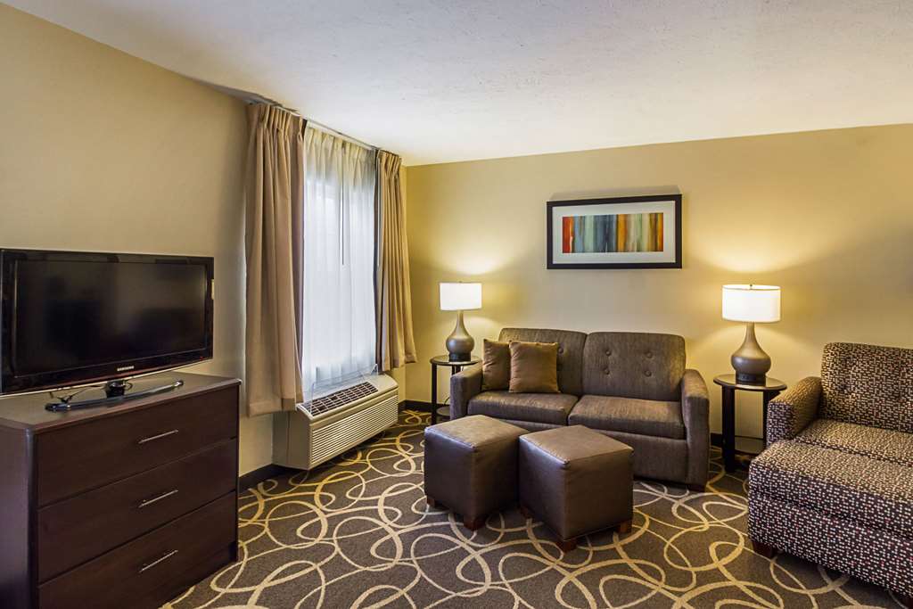 MainStay Suites Fargo I 94 Medical Center - photo 28