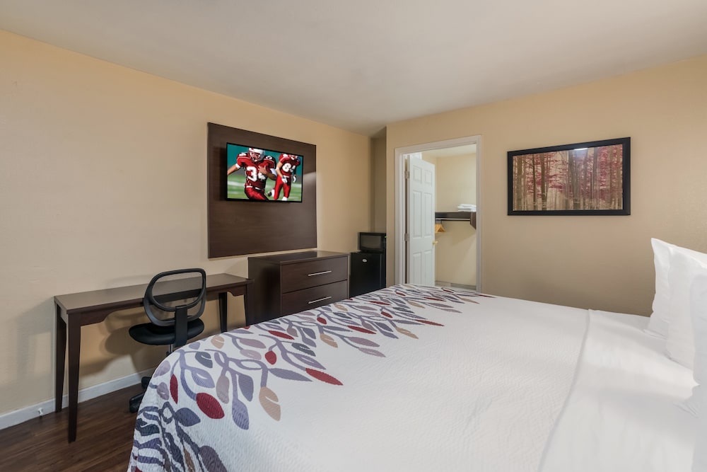 Red Roof Inn Stockton - photo 9