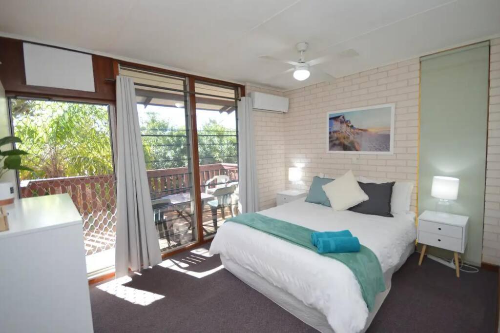 Central 2Bed 2Storey Pool Skywalk Kalbarri — hotel in Kalbarri