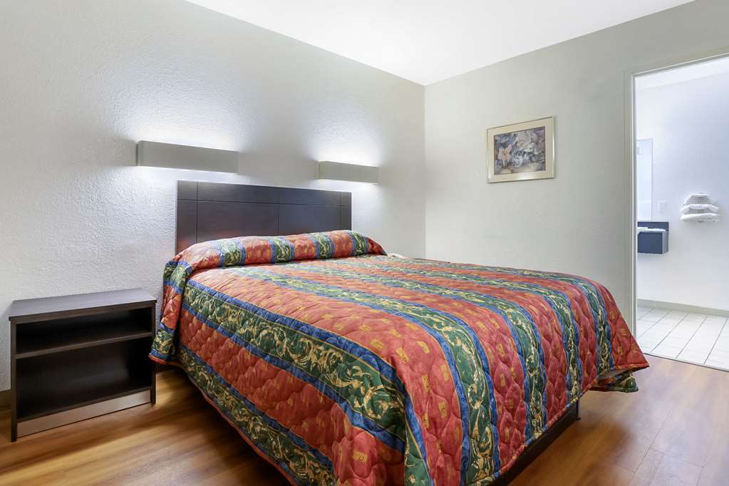 Rodeway Inn Winston Salem Route 52 - photo 21