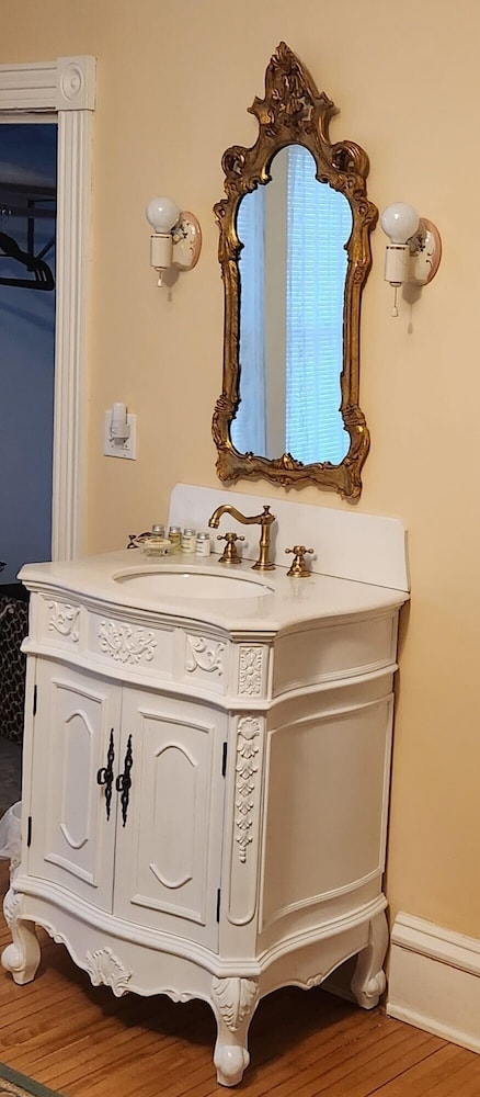 Oaklawn Inn Llc - photo 68