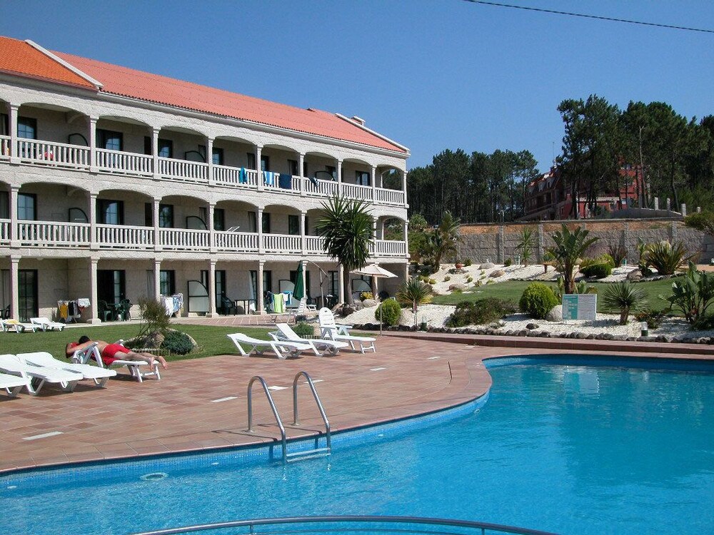 Apartamentos Coral Do Mar II — 4-Star Luxury Hotel in Portonovo, Spain