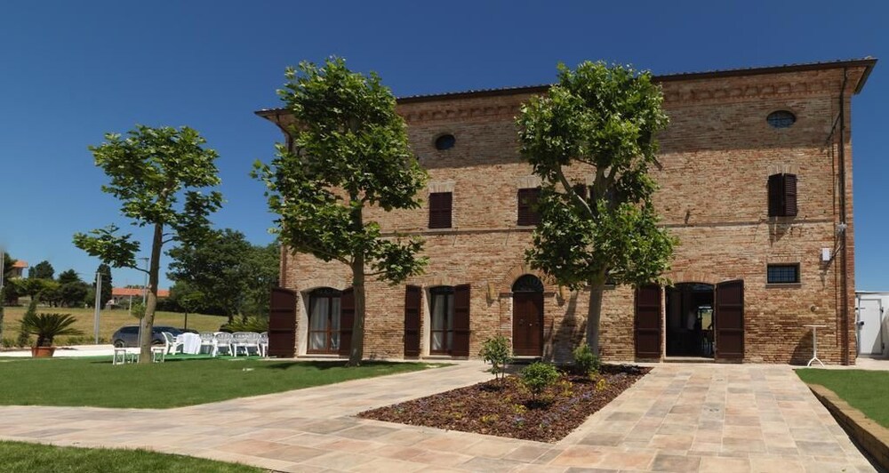 villa Resort Tre Castelli pet-friendly hotel Ripe