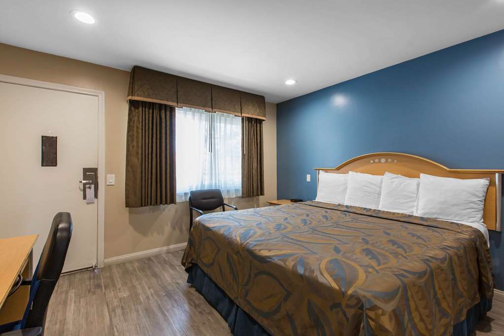 Rodeway Inn Escondido Downtown - photo 13
