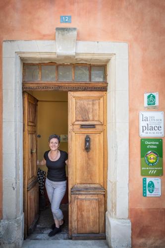 Des Lits Sur La Place — Herepian