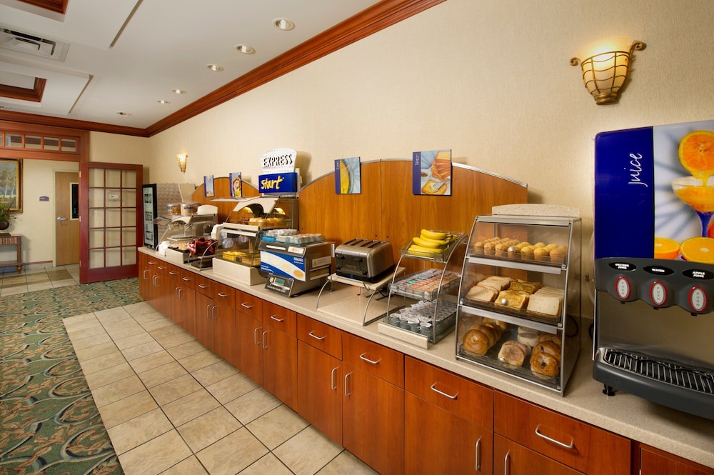 Holiday Inn Express & Suites Lenoir Cty by IHG - photo 35