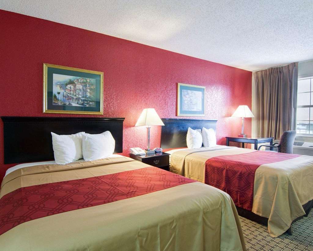 Econo Lodge Pine Bluff - photo 11