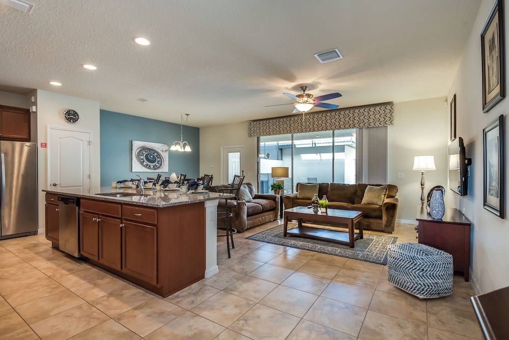 Townhome W private Pool & Free On site Water Park - photo 17