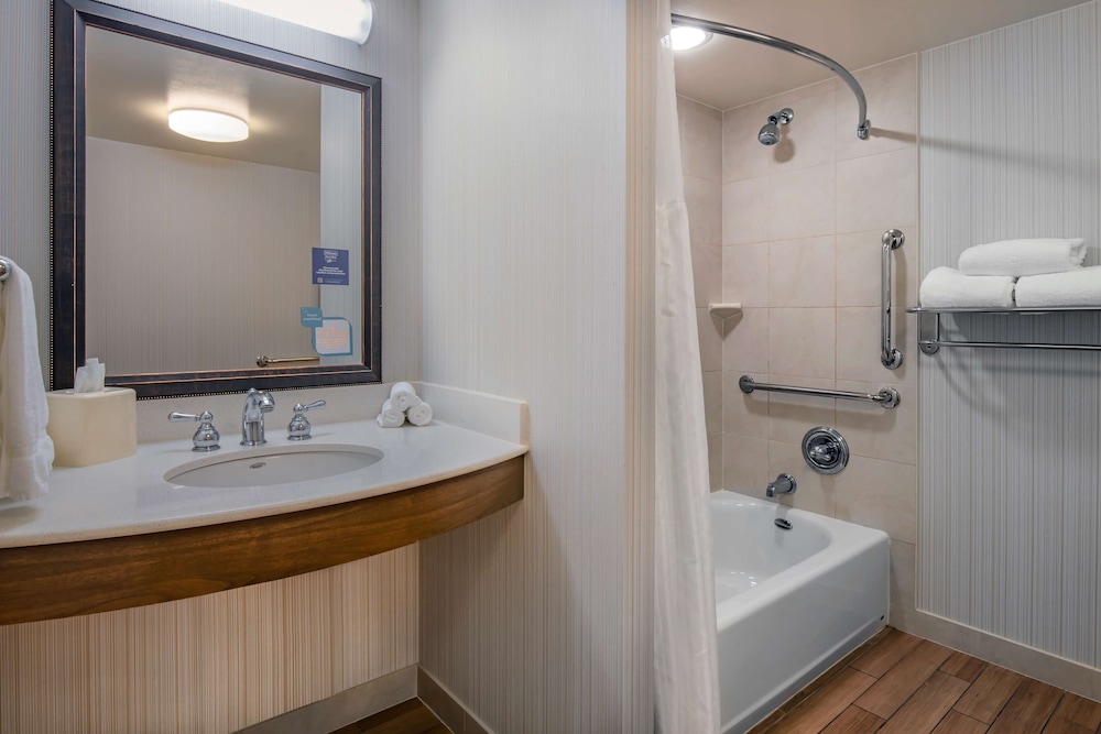 Hilton Garden Inn Devens Common - photo 23