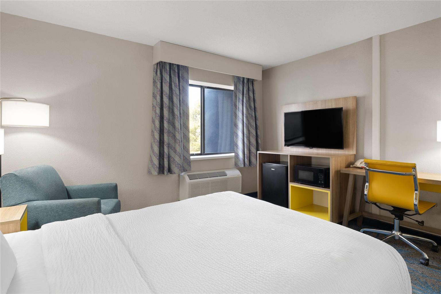 Days Inn By Wyndham Davenport - photo 11