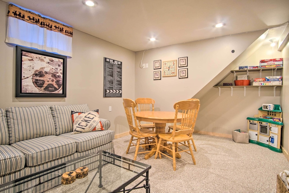 Rustic Rothbury Cabin with Resort Amenity Access - photo 16