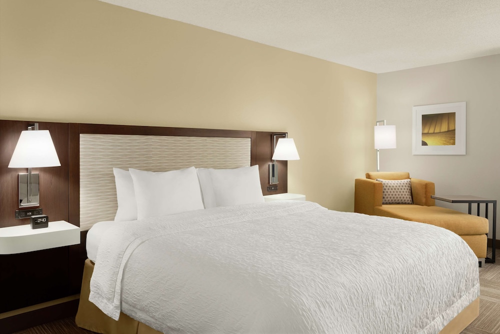 Hampton Inn Houston Hobby Airport - photo 9