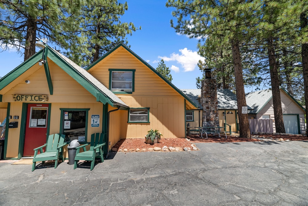 Big Bear Lakefront Lodge - photo 2