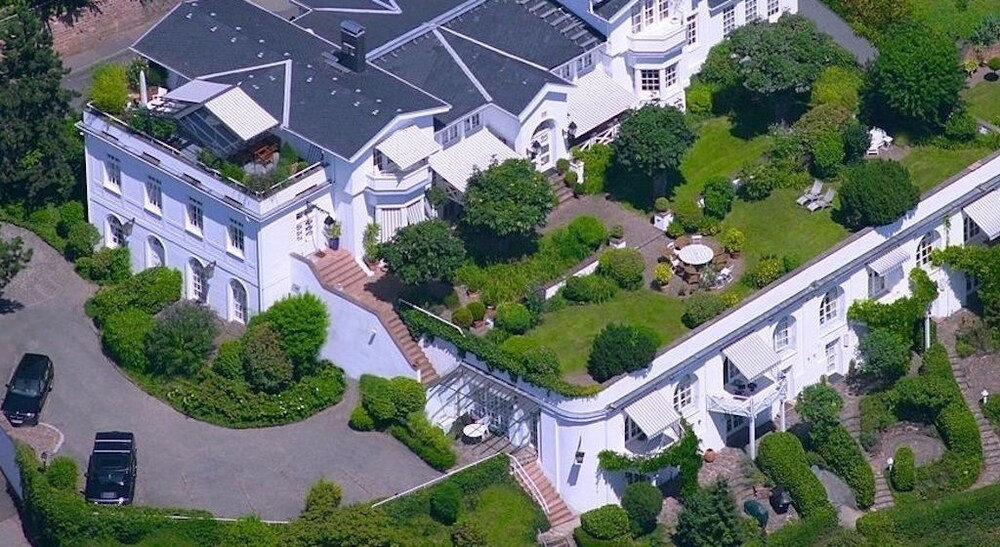 Philosophenhöhe Exclusives Apartments — 4-Star Luxury Hotel in Heidelberg, Germany