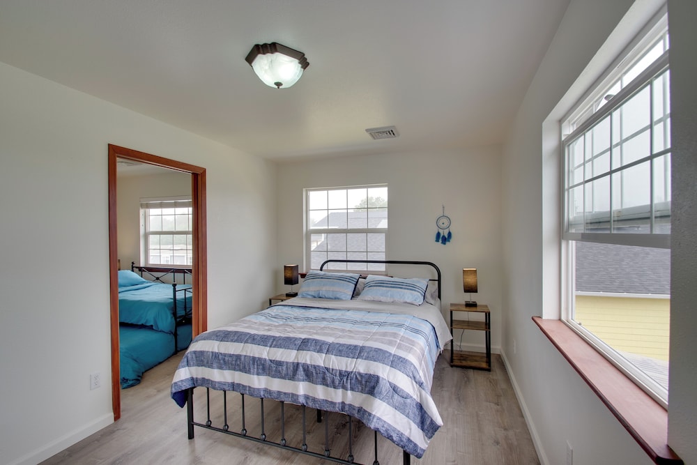 Crescent City Home with Hot Tub Half Block to Beach — 4-Star Luxury Hotel in Crescent, United States