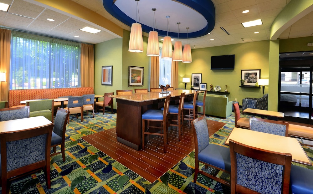 Hampton Inn Roxboro - photo 4