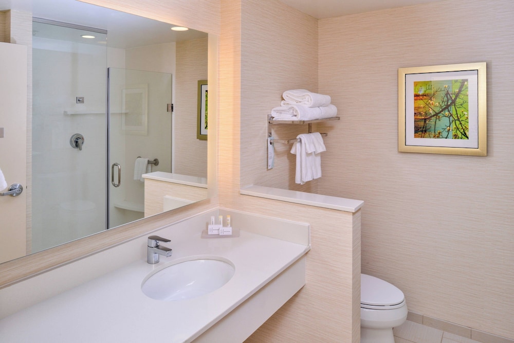 Fairfield by Marriott Inn & Suites Plymouth White Mountains - photo 25