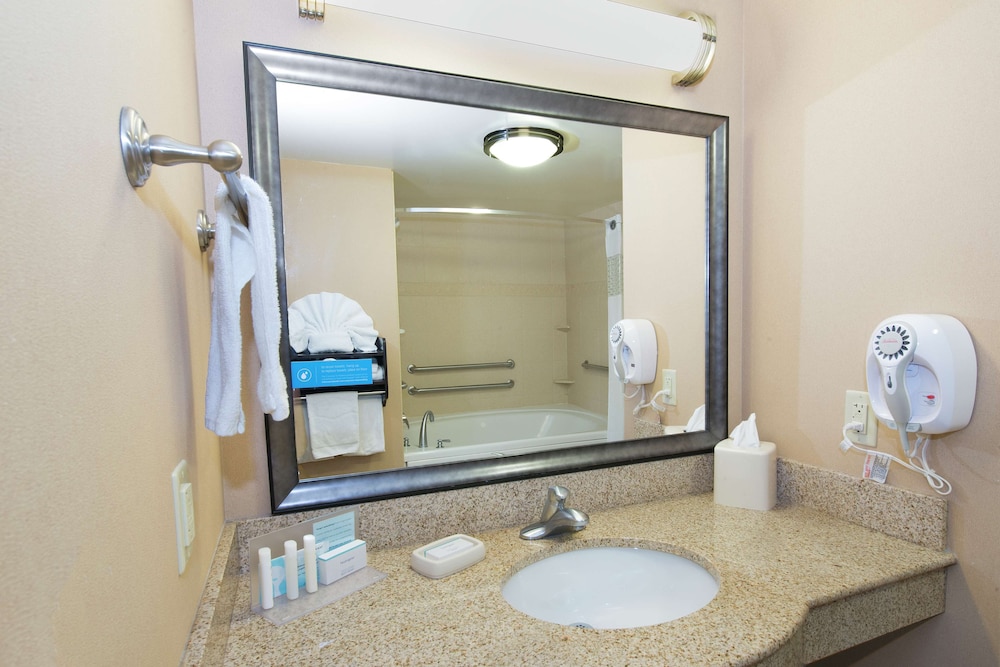 Hampton Inn Suites Scottsboro - photo 28