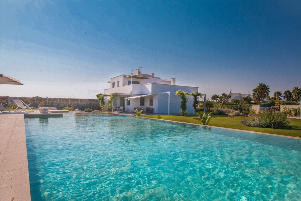 TD Villa Ponente Luxury Villa with Sea View Pool — 4-Star Luxury Hotel in Monopoli, Italy