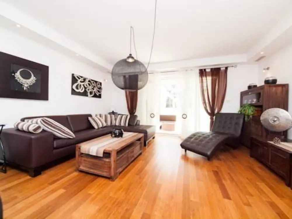 1 Bed Near Old Town Sleeps 2 w Wifi