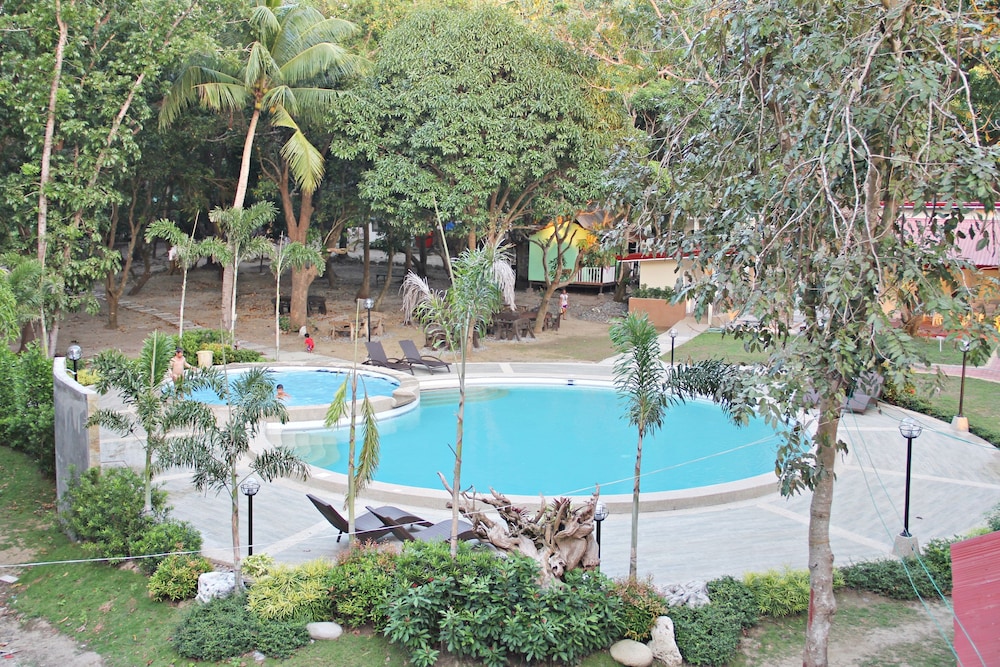 Submarine Garden Beach Resort — Lobo