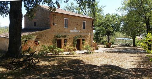 Agriturismo Torrenieri da Alessandro — 4-Star Luxury Hotel in Pienza, Italy