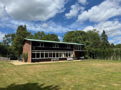 Spacious and stylish with games room huge garden peaceful surroundings in Oxford, United Kingdom