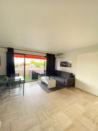 Studio bord de mer avec parking privAc — Cannes — photo 5