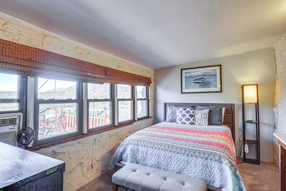 Medicine Park Getaway: Kayaks Deck & Mtn Views — hotel near Lawton Fort Sill Regional Airport