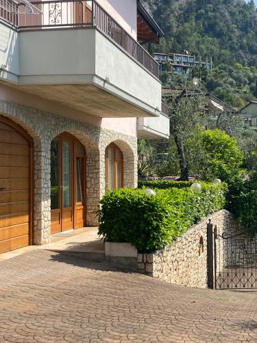 Villa Gianna Terrazza — 4-Star Luxury Hotel in Limone Sul Garda, Italy