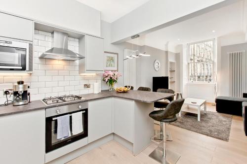 Modern & Spacious 1 Bed Apt West End — 4-Star Luxury Hotel in Edinburgh, United Kingdom