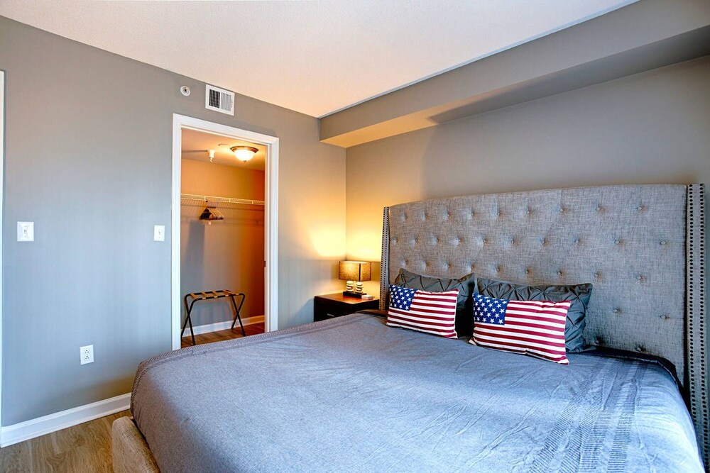 Skyline Suite with Penthouse & Rooftop Deck 6BR by Maddox Hotel - photo 3