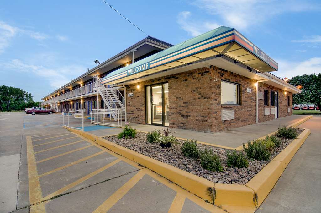 Motel 6 Salina KS - photo 4